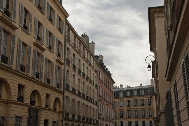 Binanın ön cephesi