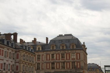 Binanın ön cephesi