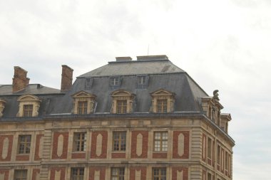 Binanın ön cephesi