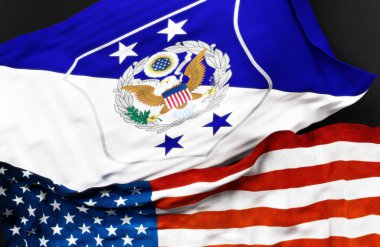 Hava Kuvvetleri Baş Çavuşu 'nun bayrağı ve Amerika Birleşik Devletleri bayrağı aralarındaki birliği simgeliyor.