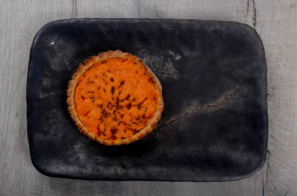 Sklandrausis 'de geleneksel Letonya havucu. Sklandrausis 'de havuç ve çavdar hamurlu Letonya tatlısı.