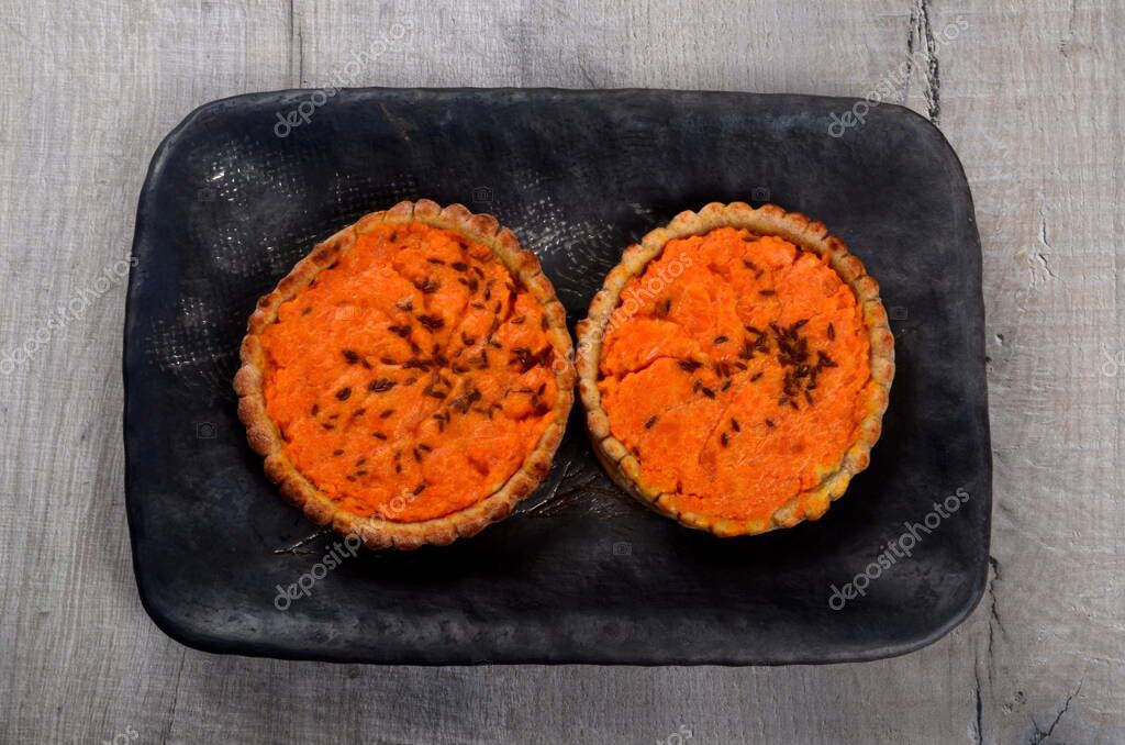 Zanahoria tradicional letona en la sklandrausis. Postre letón en