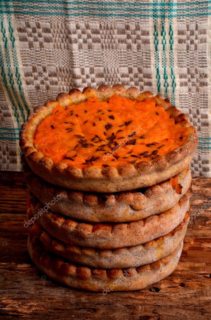 Zanahoria tradicional letona en la sklandrausis. Postre letón en