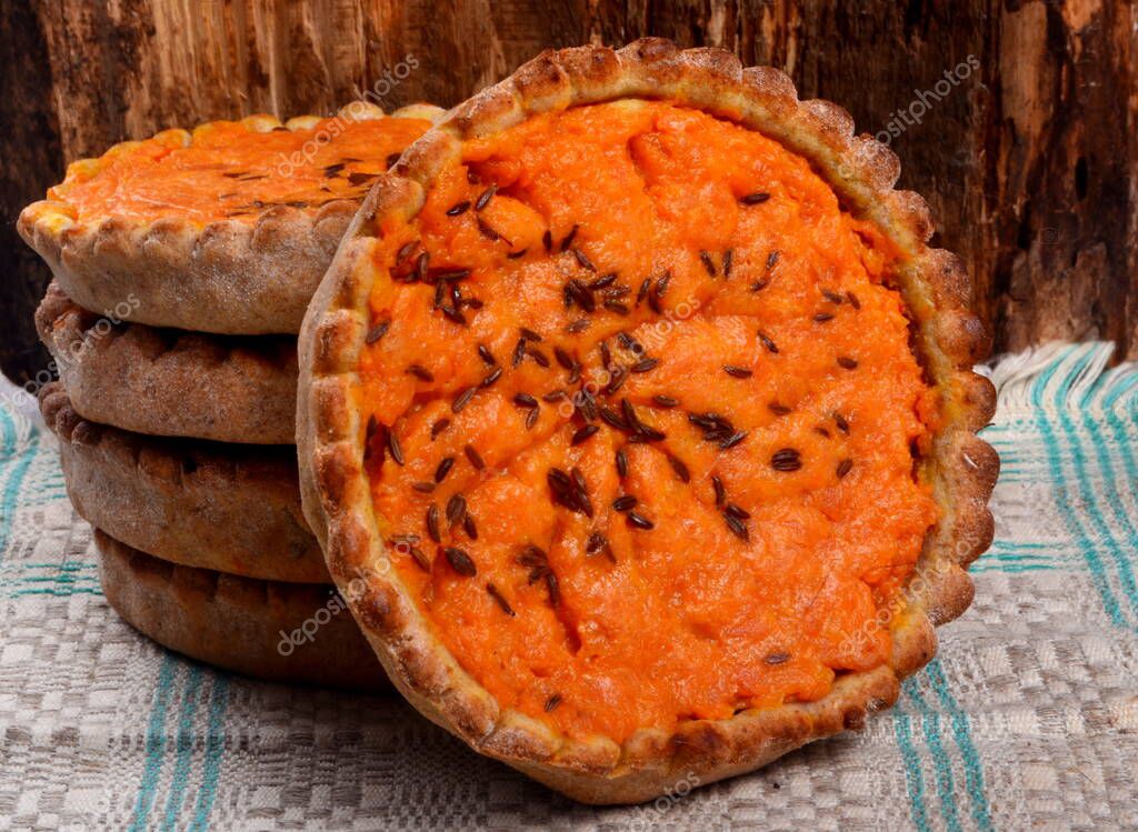 Zanahoria tradicional letona en la sklandrausis. Postre letón en