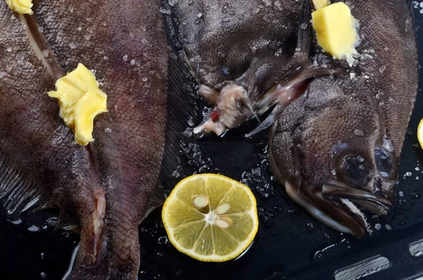 Two Whole Fresh Flounder Butter Lemon Black Baking Sheet Sole — Stock Photo, Image