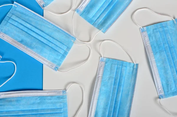 Blue Face Schutzmasken Auf Blauem Und Weißem Hintergrund Medizinische Hygienemaske — Stockfoto