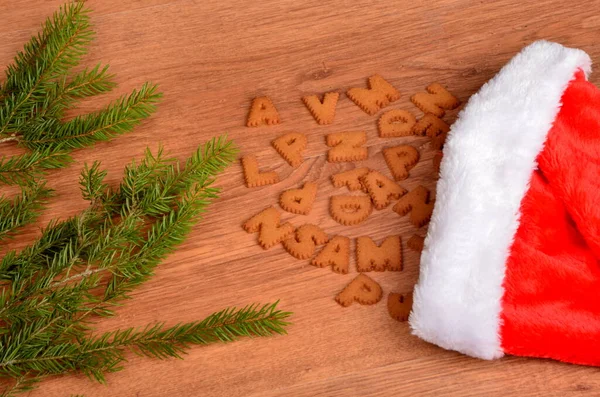 Perník Dopisy Cookies Červené Santa Klobouky Vánoční Ozdoby Světlé Kamenné — Stock fotografie