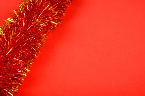 Fundo Vermelho Com Guirlanda Natal Vermelho Dourado Pequenas Estrelas Fundo — Fotografia de Stock