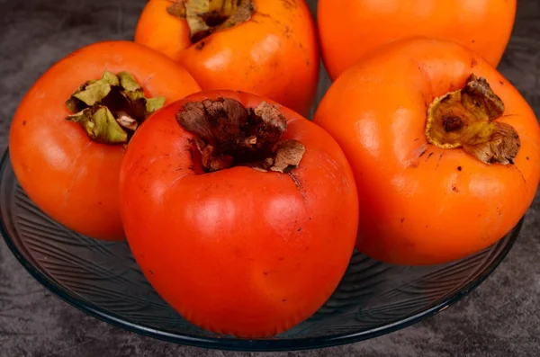 Grupo Fruta Caqui Naranja Madura Frutas Caqui Plato Fondo Rústico — Foto de Stock