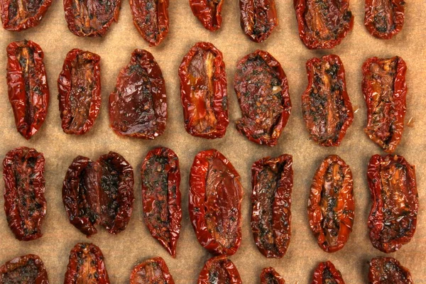 Sun Dried Tomatoes Dried Tomato Halves Thyme Garlic Olive Oil — Stock Photo, Image