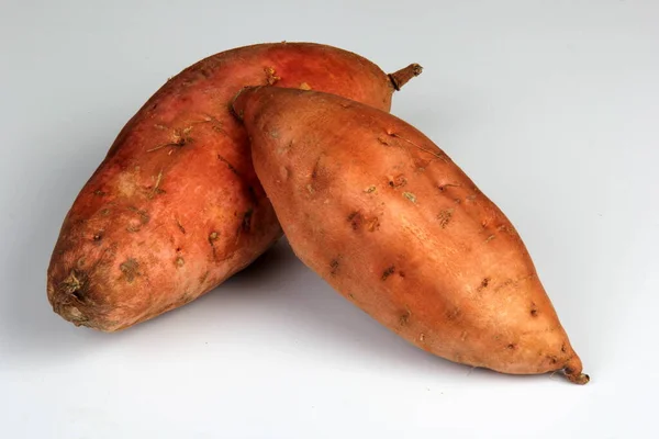 Tatlı Patatesler Beyaz Arka Planda Izole Edilmiş Batata Ipomoea Yarasaları — Stok fotoğraf