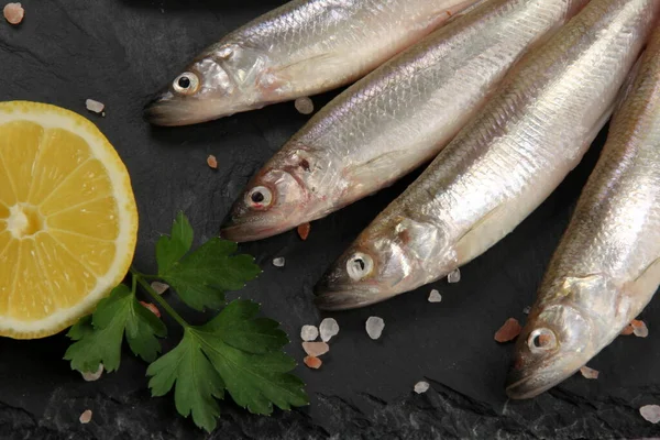 Fresh Smelt Fish Black Stone Plate Smelt Fishes European Smelt — Stock Photo, Image