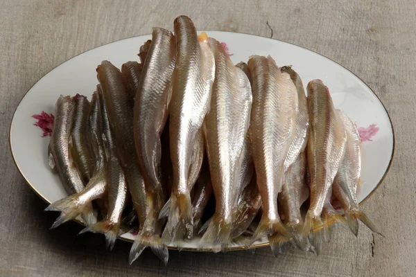 Lots Fresh Smelt Fish White Plate Gutted Fish Group Fresh — Stock Photo, Image