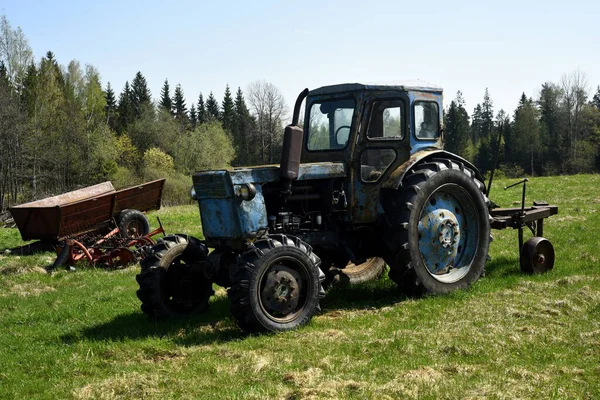 Vieux Tracteurs Agricoles Russes Bleus Sur Terrain Machines Agricoles Dans — Photo