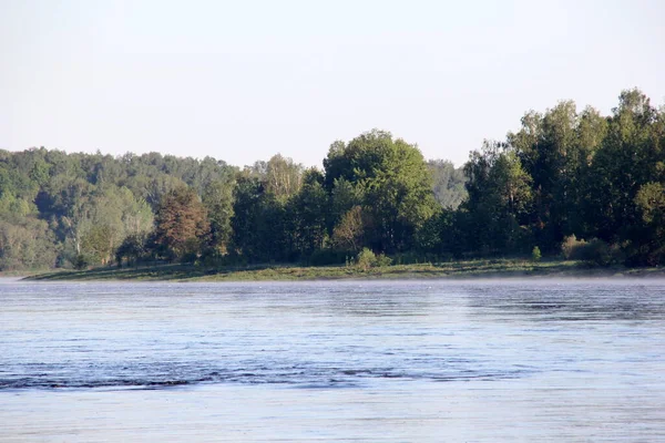 Velká Řeka Bílou Pěnou Hladině Během Léta Řeka Daugava Lotyšsko — Stock fotografie