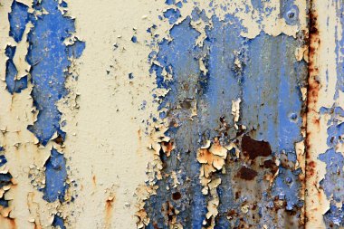 Paslı yüzey arka planı. Aşınmış metal zemin. Paslı mavi boyanmış metal duvar. pas ve eski mavi ve sarı boya metal bir yüzeyde. 