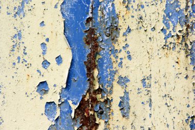 Paslı yüzey arka planı. Aşınmış metal zemin. Paslı mavi boyanmış metal duvar. pas ve eski mavi ve sarı boya metal bir yüzeyde. 