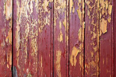 Ahşap tahtaların üzerinde eski kırmızı boya. Kırmızı boyalı iplikçik ahşap. 