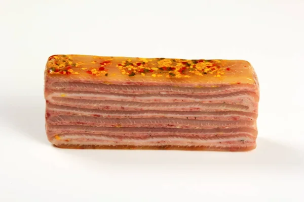 在白色背景上切成片的猪皮果冻片 肉质猪皮 带有香料 亚洲食物 — 图库照片