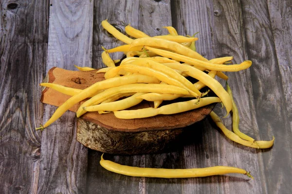 Φρέσκα Κίτρινα Κηρώδη Φασόλια Σκούρο Ξύλινο Φόντο Βιολογικά Λαχανικά Από — Φωτογραφία Αρχείου