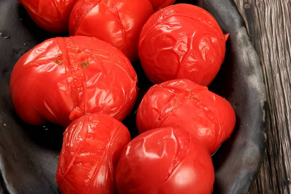 Blanched Red Tomatoes Black Clay Plate Ready Peeling Group Boiled — Stock Photo, Image