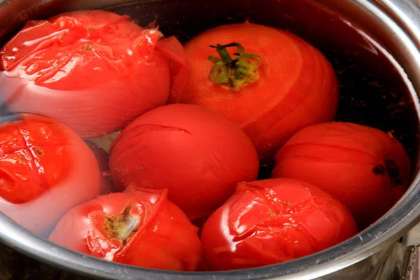 Tomates Vermelhos Maduros Uma Panela Água Quente Tomates Cozidos Tomates — Fotografia de Stock