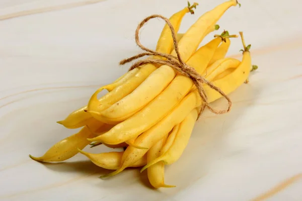 Raw Organic Yellow String Beans Ett Gäng Vit Bakgrund Ekologisk — Stockfoto