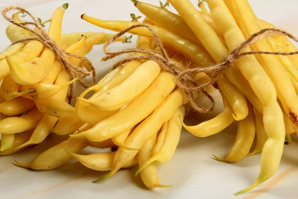 Raw Organic Yellow String Beans Ett Gäng Vit Bakgrund Ekologisk — Stockfoto