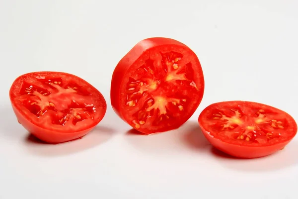 Fetta Pomodoro Rosso Isolata Sfondo Bianco Vista Dall Alto Fetta — Foto Stock