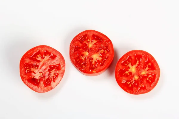 Rote Tomatenscheibe Isoliert Auf Weißem Hintergrund Draufsicht Tomatenscheibe Isoliert Auf — Stockfoto