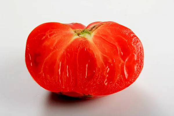 Tomatskiva Isolerad Vit Bakgrund Ovanifrån Tomatskiva Isolerad Vitt — Stockfoto