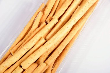 İtalyan Breadstick Grissini, beyaz arka planda izole edilmiş geleneksel ekmek çubukları.