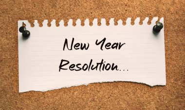 Yeni Yıl Rezervasyonu mantar panosuna yazılan kağıt not