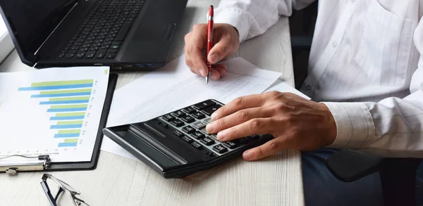 Conceito Finanças Negócios Homem Negócios Trabalhando Com Laptop Documentos Tecnologias — Fotografia de Stock