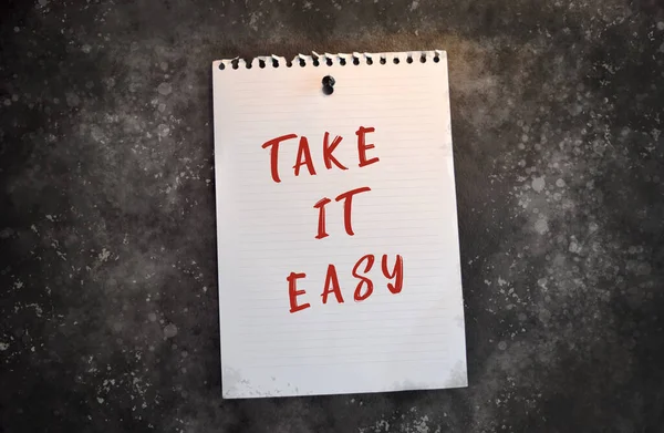Kağıt not ile Take IT Kolayca siyah tahtaya yazılır