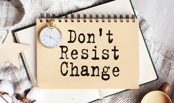 Cuaderno Con Las Palabras Don Resist Change Una Mesa Ligera — Foto de Stock