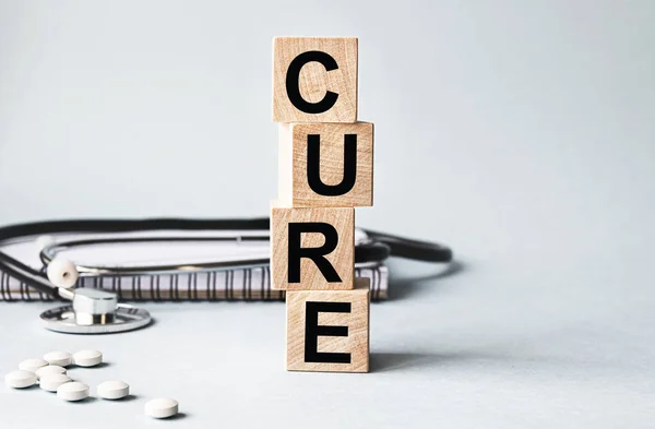 Cure Надпись Деревянных Кубиках Изолированы Белом Фоне Концепция Медицины Рядом — стоковое фото