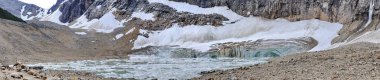 Edith Cavell Dağı 'ndaki Buzul ve Gölet Jasper Ulusal Parkı, Alberta, Kanada