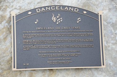 Little Manitou Gölü, Watrous, Saskatchewan, Kanada, 22 Haziran 2019: Saskatchewan 'daki Little Lake Manitou sahilinde döneminin son dans salonu.