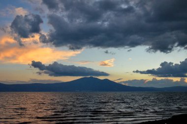 Chapala Gölü üzerinde gün batımı, Meksika