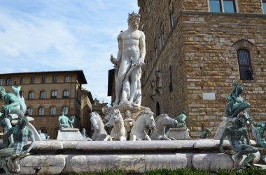 İtalya, Floransa 'daki Piazza della Signoria' da Neptün Çeşmesi