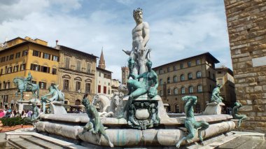 İtalya, Floransa 'daki Piazza della Signoria' da Neptün Çeşmesi