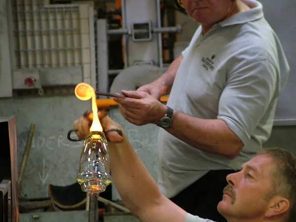 Waterford Ireland April 2012 Glassmaker Εργάζεται Στο Φυσώντας Ένα Κρύσταλλο — Φωτογραφία Αρχείου