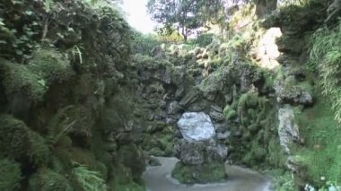 Enniskerry, County Wicklow, İrlanda, 25 Mayıs 2012: İrlanda 'daki Powerscourt Konağı ve Bahçeleri.