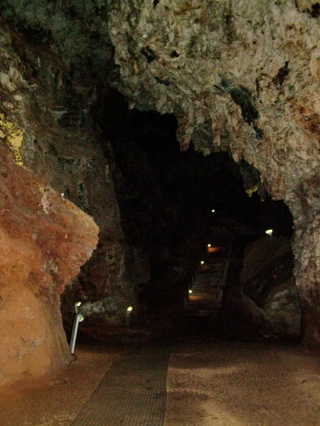 南非Sterkfontein 2011年11月22日 Sterkfontein是高登省的一组洞穴 对古人类学家特别感兴趣 这个地区被称作 人类的摇篮 — 图库照片