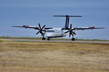 Sandspit, Haida Gwaii, BC, Kanada, 19 Temmuz 2023: Bir Air Canada De Havilland Kanada Dash 8-400 Vancouver yolunda Sandspit havaalanından havalanır.. 