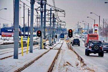 Toronto, Ontario, Kanada, 6 Şubat 2026: Bir Metrolinx Eglinton Crosstown LRT test treni Scarborough 'daki geçiş hattı boyunca ilerliyor. Bu LRT hattı, yıllardır açılmayı bekledikten sonra 8 Şubat 2026 'da halka açılması planlanıyor..