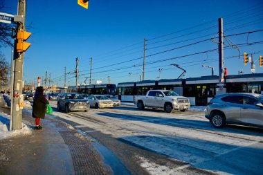 Toronto, Ontario, Kanada, 8 Şubat 2026: Eglinton Crosstown LRT hattının açılış günü. 15 yıllık inşaattan sonra, 19 km, 25 istasyon, doğu-batı ulaşım hattı sonunda bugün halka açıldı..