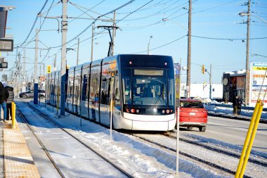 Toronto, Ontario, Kanada, 8 Şubat 2026: Eglinton Crosstown LRT hattının açılış günü. 15 yıllık inşaattan sonra, 19 km, 25 istasyon, doğu-batı ulaşım hattı sonunda bugün halka açıldı..
