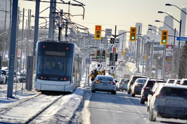 Toronto, Ontario, Kanada, 8 Şubat 2026: Eglinton Crosstown LRT hattının açılış günü. 15 yıllık inşaattan sonra, 19 km, 25 istasyon, doğu-batı ulaşım hattı sonunda bugün halka açıldı..